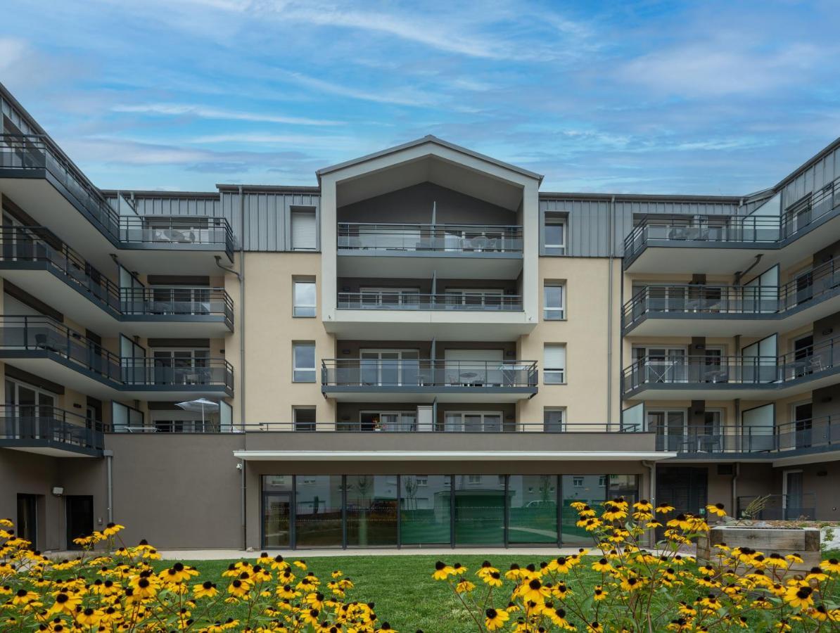 Domitys L'Horologia Aparthotel Cluses Bagian luar foto